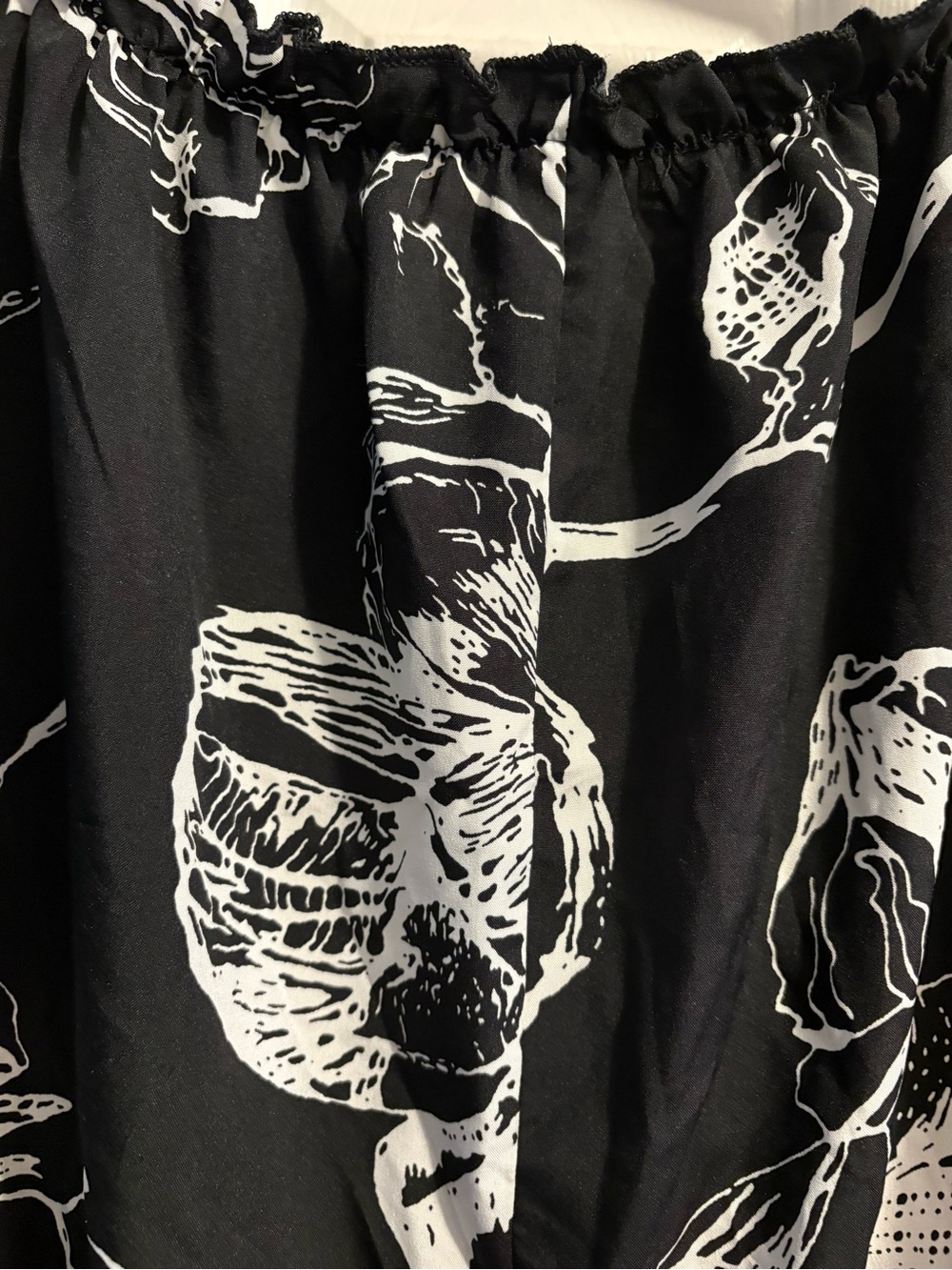 SHEIN Black & White Floral Off-Shoulder Blouse with Matching Shorts Set - Picture 4 of 8